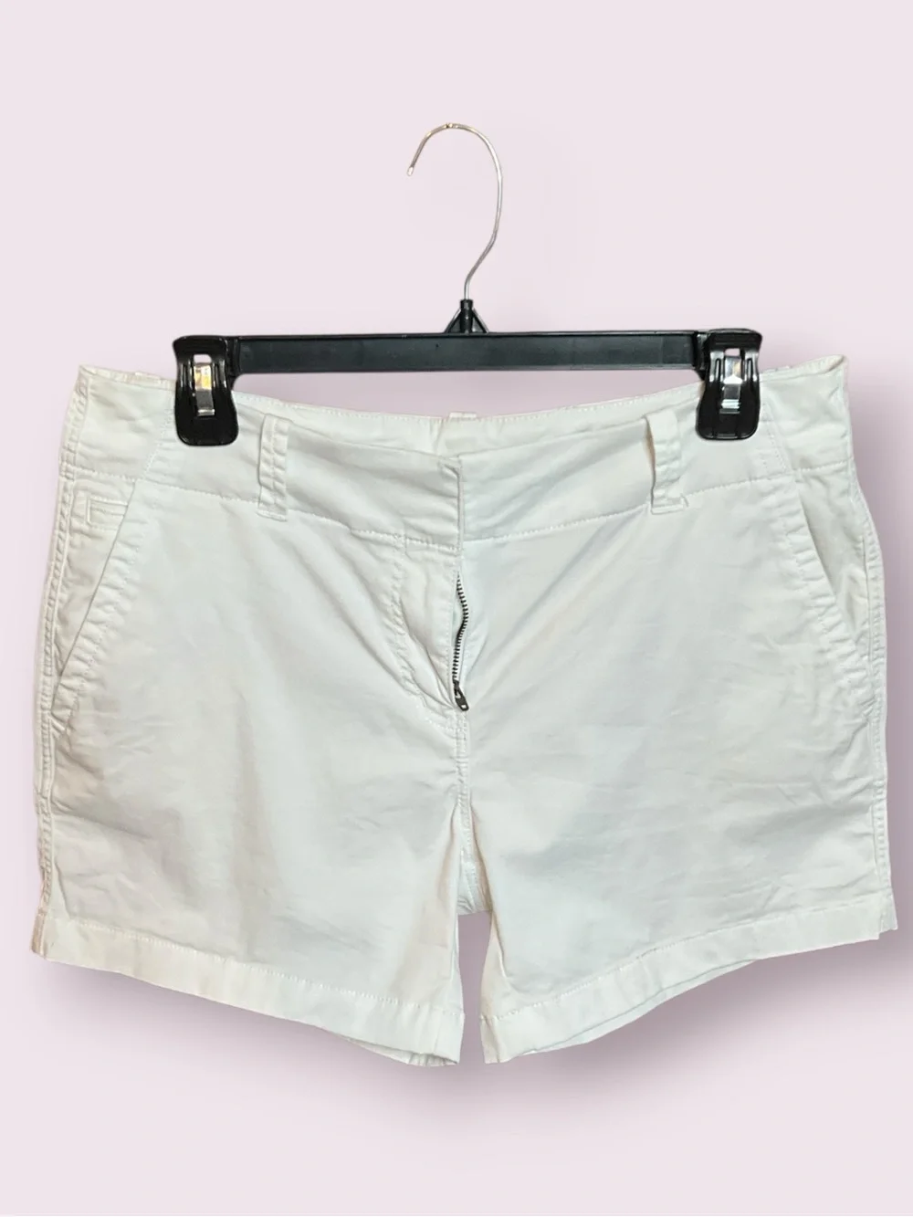 Vineyard Vines White Women’s Shorts, size 6. - Picture 1 of 5
